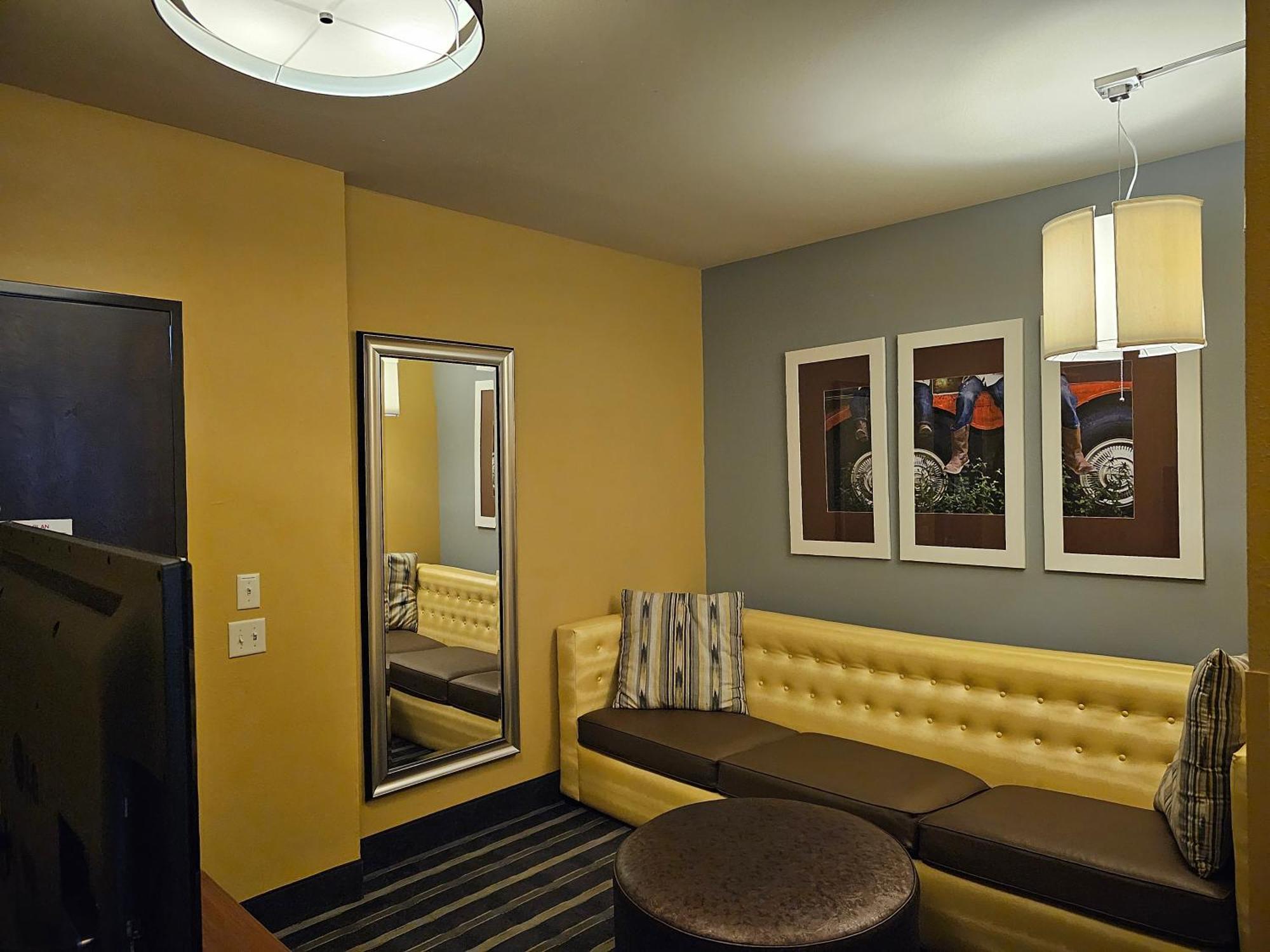 Holiday Inn Express & Suites Perry-National Fairground Area By Ihg Ngoại thất bức ảnh