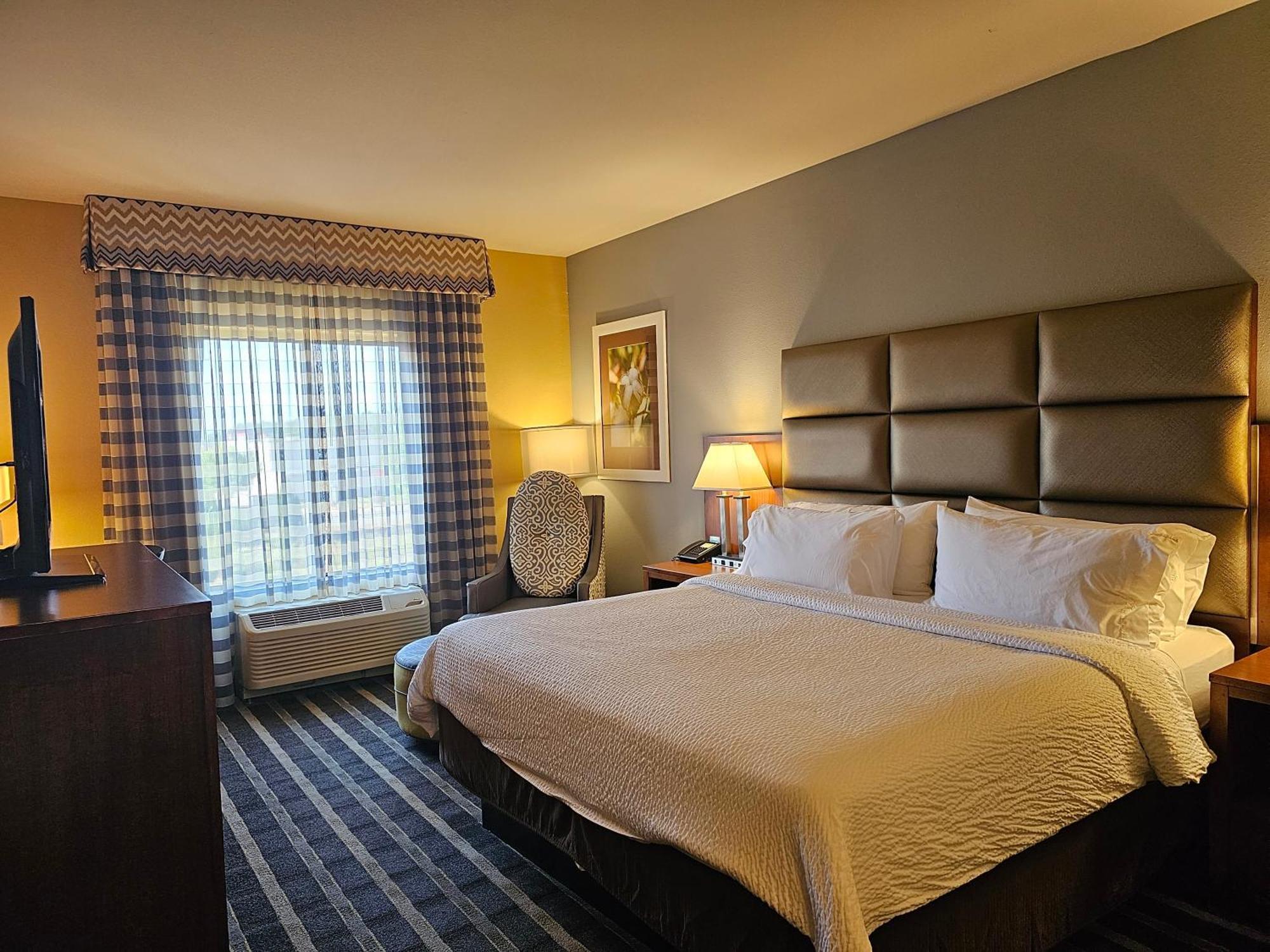 Holiday Inn Express & Suites Perry-National Fairground Area By Ihg Ngoại thất bức ảnh