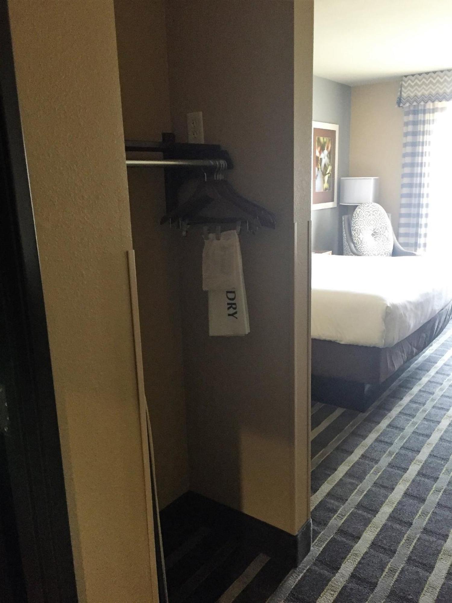 Holiday Inn Express & Suites Perry-National Fairground Area By Ihg Ngoại thất bức ảnh